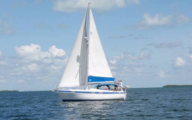 Learn-to-sail-on-our-22-sailboats
