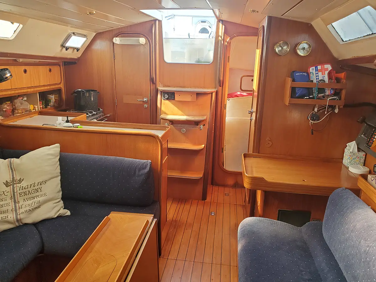 Oceanis-390-Boat-Inside-View-3
