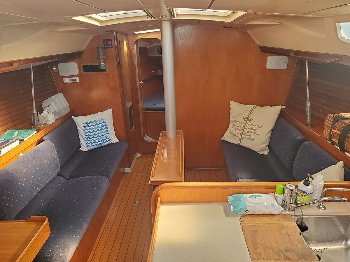 Oceanis-390-Boat-Inside-View